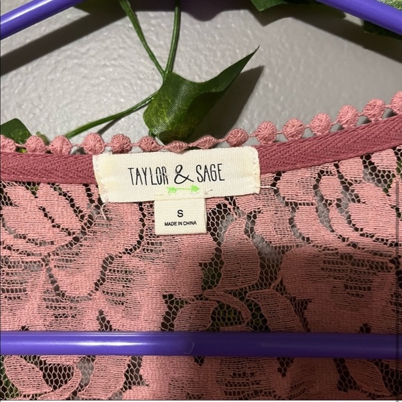 Taylor & Sage Top - Picture 3 of 3